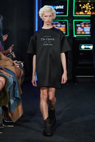 Look 37